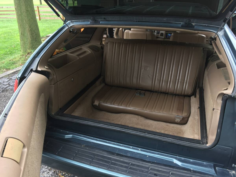 Illustration for article titled At $6,000, Would You Master the Road in This 1994 Buick Roadmaster?
